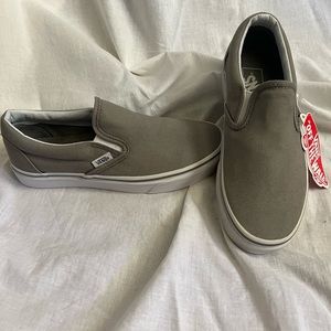 Vans Classic Slip on in Drizzle /True White